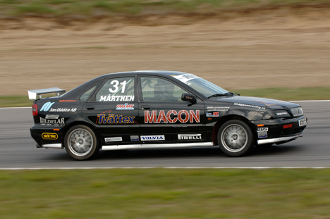 Mikael Mårthen skifter for en weekend sin S40 racer ud med en S60 DTC racer.